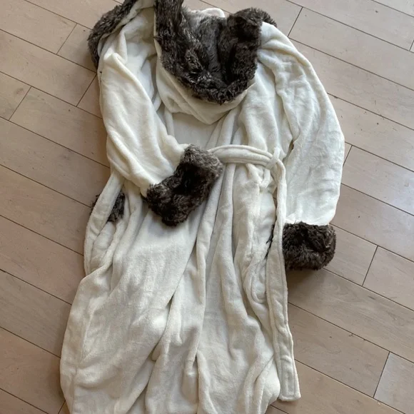 Pottery Barn faux fur ombre soft hooded warm robe Intimates Sleepwear